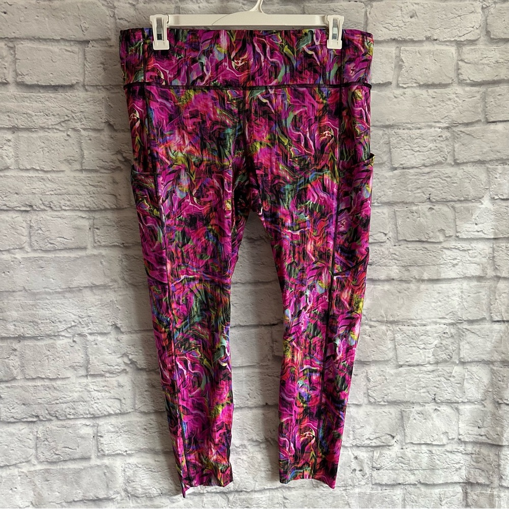 PREOWNED LULULEMON FAST FREE MULTICOLORED 25” LEGGINGS PLUS SIZE 18